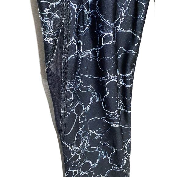 Under Armour Compression Heat Gear Black Leggings Capri Mesh Panel Womens XS - Picture 3 of 8